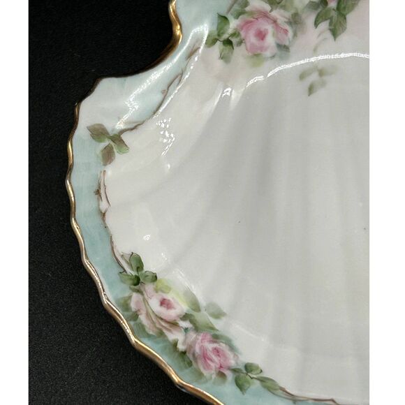 Porcelain Scallop Shell Trinket Dish 5 1/4"W x 5 1/4 Dx 1"H, Hand Painted - Picture 4 of 6